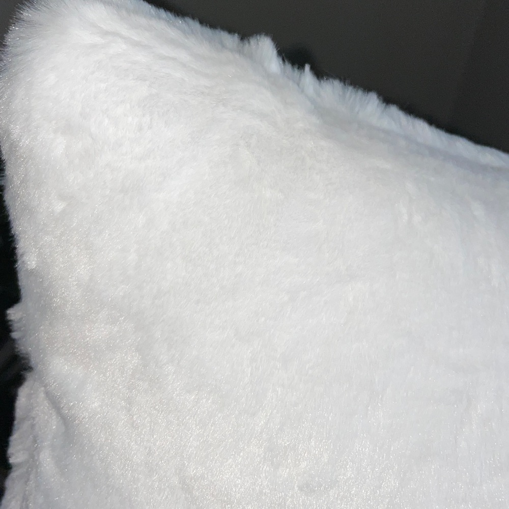 🎉HP🎉~Rachel Zoe Plush White Faux Fur Pillows - Picture 9 of 16